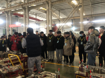 機(jī)械工程學(xué)院組織2019級(jí)機(jī)電與材控專(zhuān)業(yè)學(xué)生赴安徽尚展模具工業(yè)開(kāi)展專(zhuān)業(yè)認(rèn)知實(shí)習(xí)